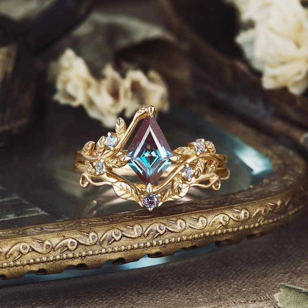 Zandriel 1.5 Carat Kite Stackable Alexandrite Ring Set in 18K Yellow Gold