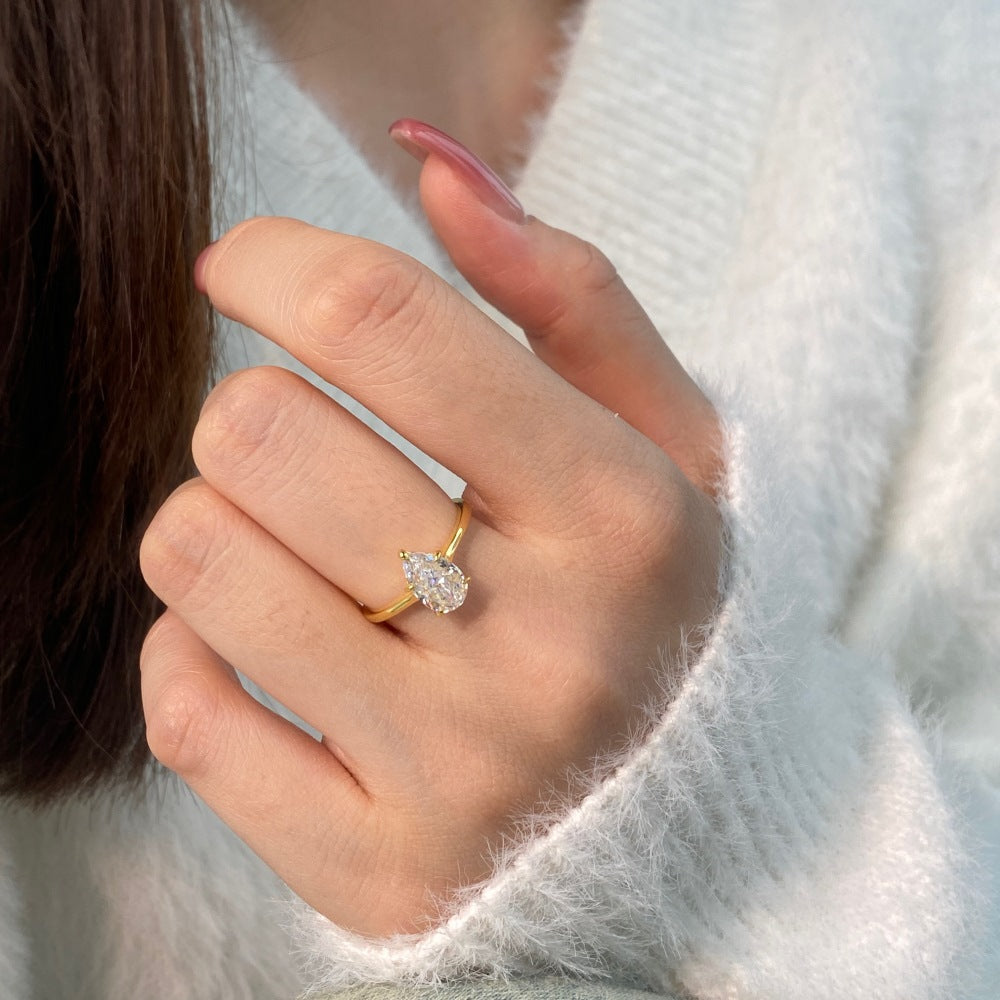 Daeloria 1.5 Carat Pear Solitaire Moissanite Ring