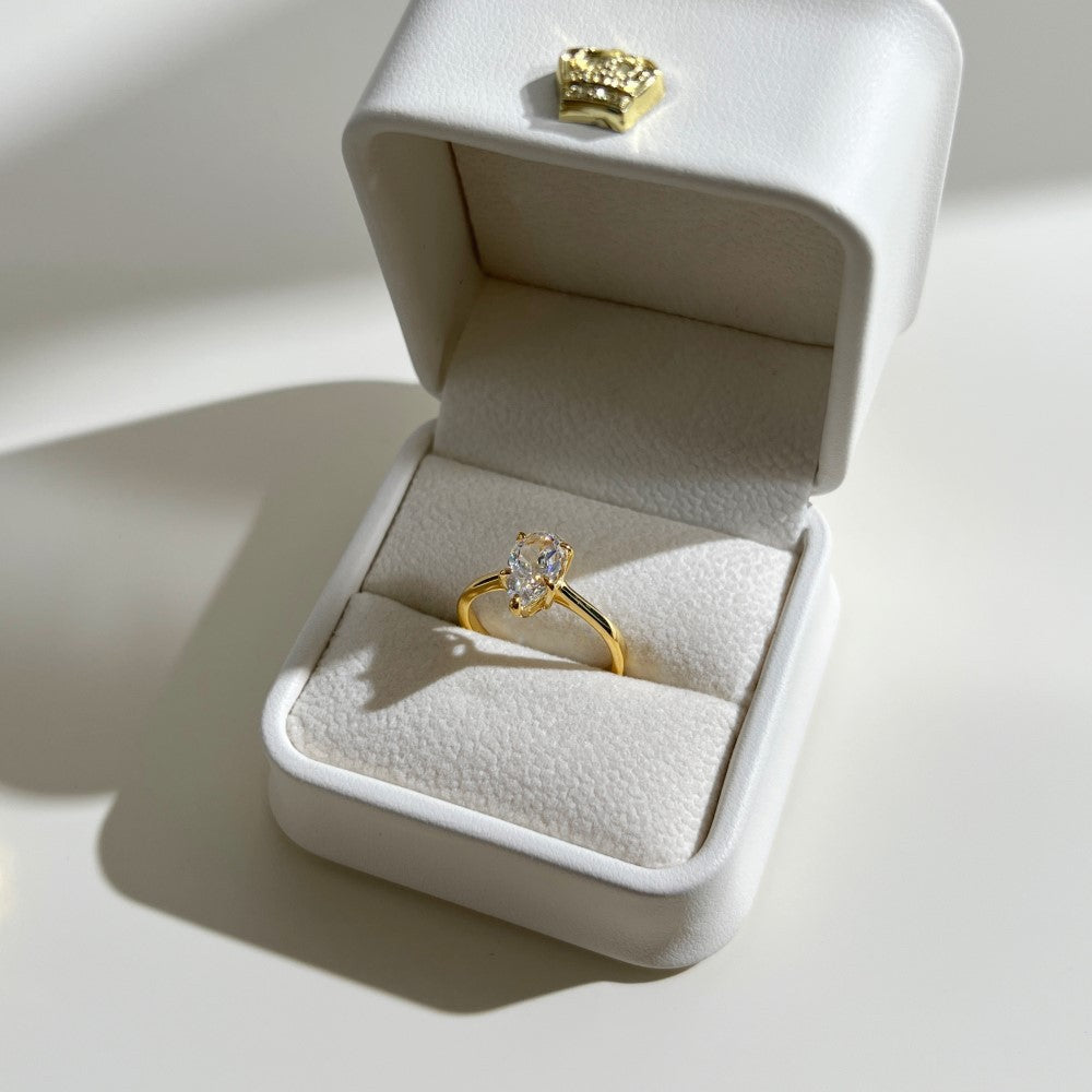 Daeloria 1.5 Carat Pear Solitaire Moissanite Ring