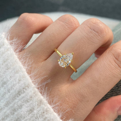 Daeloria 1.5 Carat Pear Solitaire Moissanite Ring