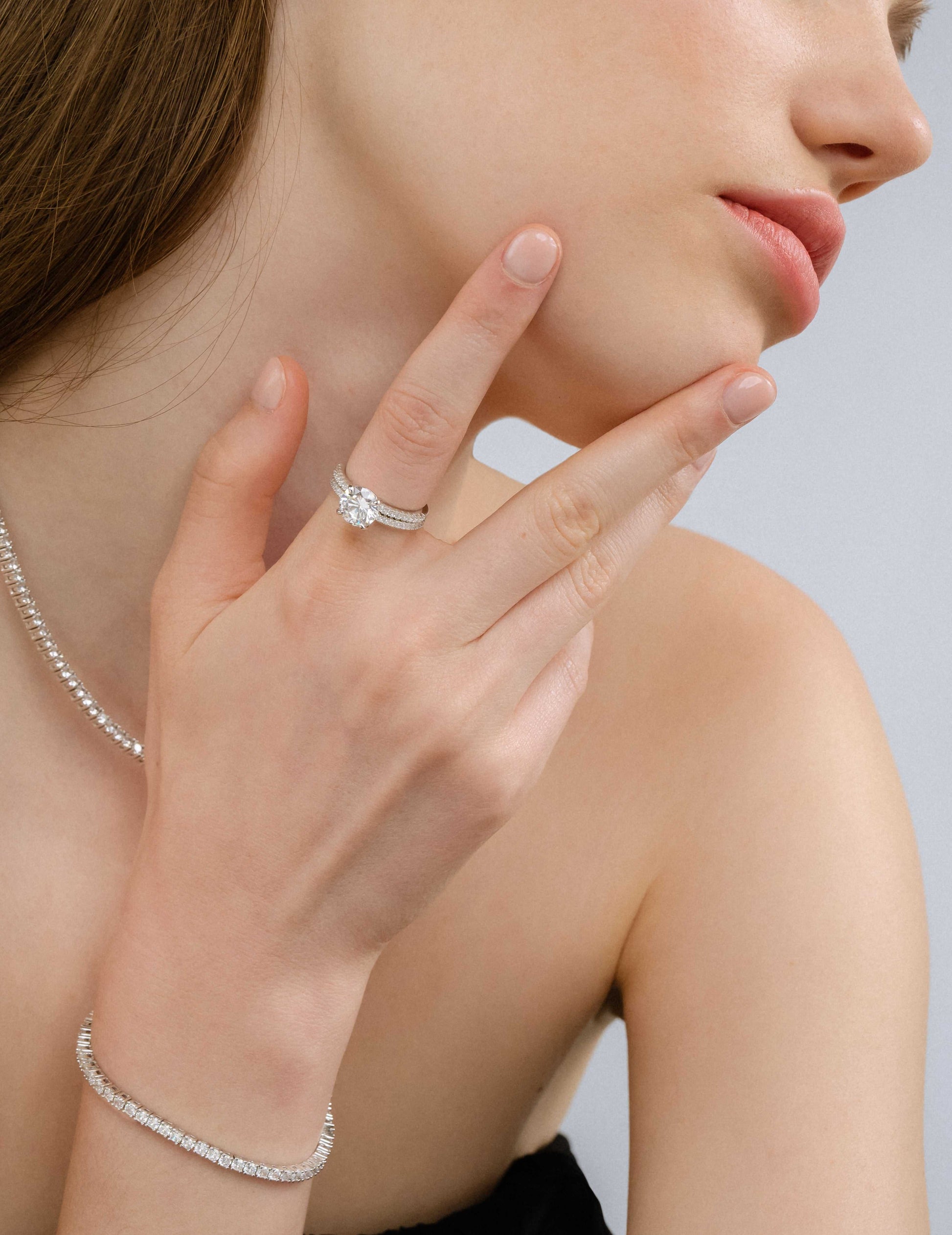 Ysinwen ring with round moissanite stone on pave band worn by woman