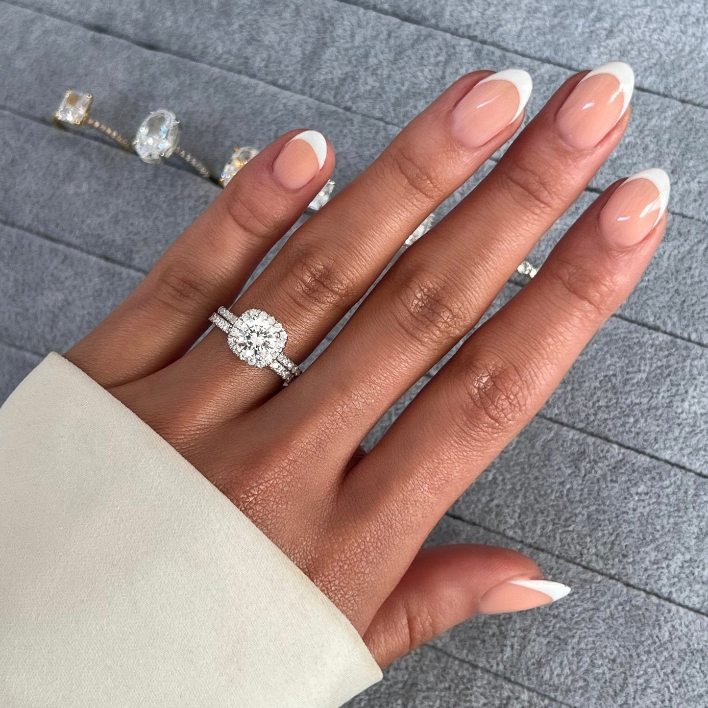Pelenria 2 Carat Round Brilliant Halo Moissanite Ring Set in 925 Silver