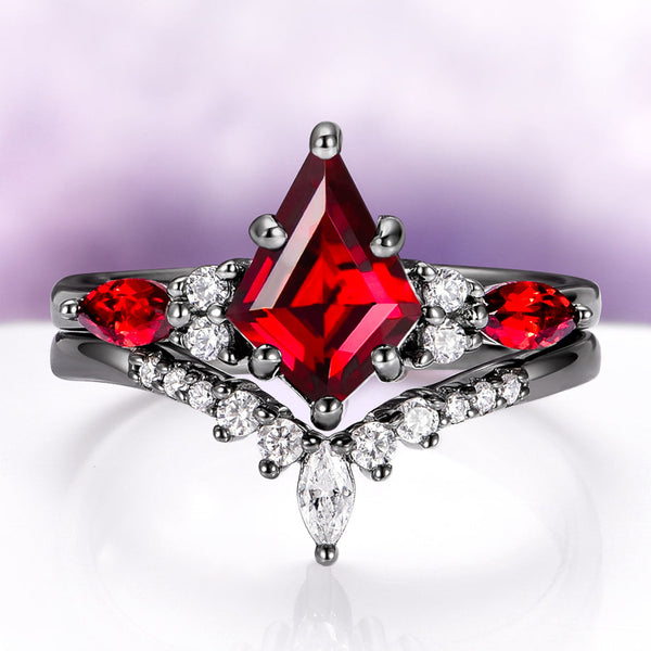 Lunethil 1.6 Carat Kite Stackable Garnet Ring Set in Black Rhodium