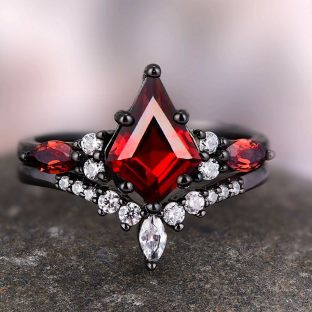 Lunethil 1.6 Carat Kite Stackable Garnet Ring Set in Black Rhodium