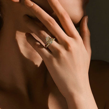 Elegant Deus Ring Pherinwen with an oval-cut 3-carat moissanite and crushed ice effect solitaire design