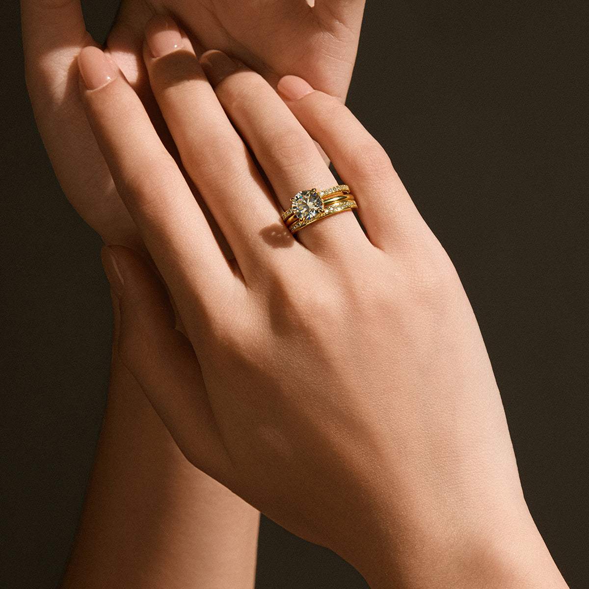 Zaelawen gold ring with round 2-carat moissanite stone and hidden halo on hand