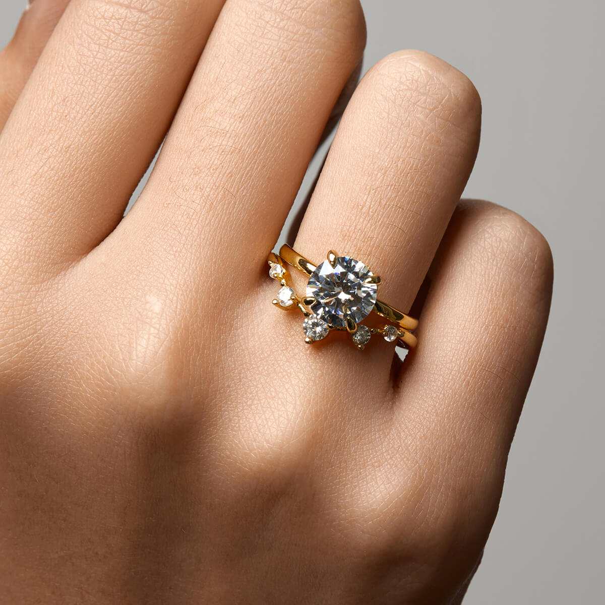 Zaelawen gold ring with 2-carat round moissanite stone and hidden halo on hand