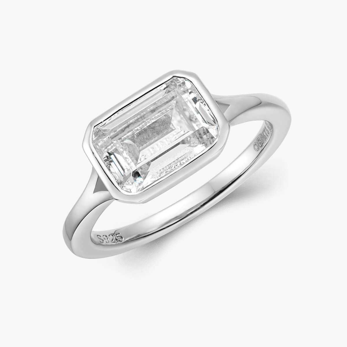 Roen Ring Damariel with 2.3 carat emerald-shaped moissanite and split shank design