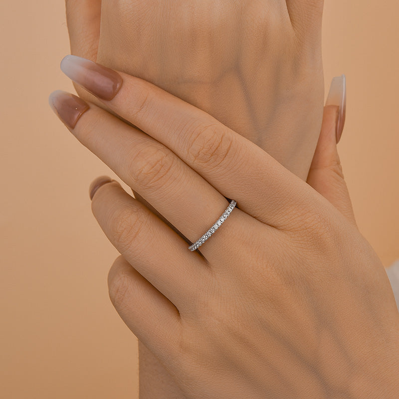 Sorenwen 0.5 Carat Round Brilliant Eternity Moissanite Band