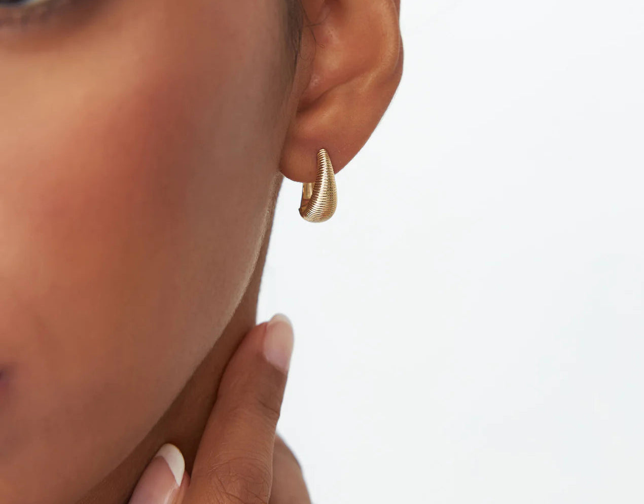 High-End Teardrop Hoop Earrings | 18k Gold Ribbed Drop Earings for Women | Fashionable, Trendy & Perfect for Engagement, Wedding, and Anniversaries