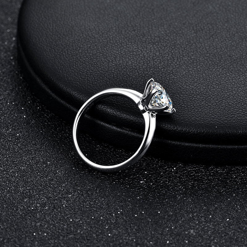 Ilyndra 5 Carat Round Brilliant Solitaire Moissanite Ring in 925 Silver