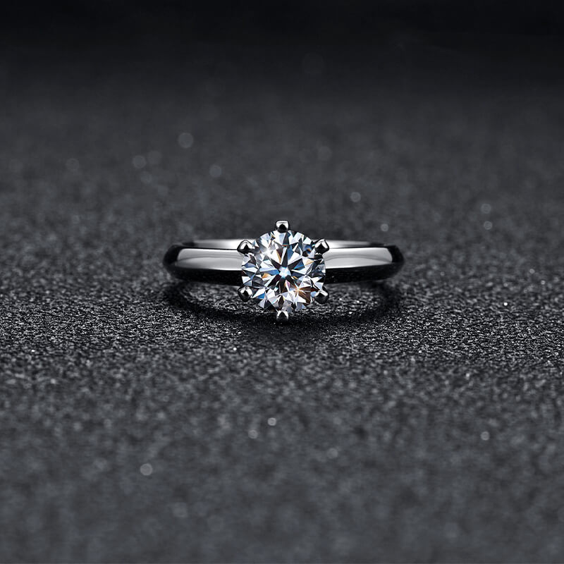 Ilyndra 5 Carat Round Brilliant Solitaire Moissanite Ring in 925 Silver