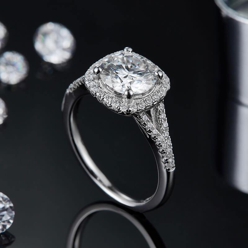 Pindriel 3 Carat Round Brilliant Halo Moissanite Ring in 925 Silver