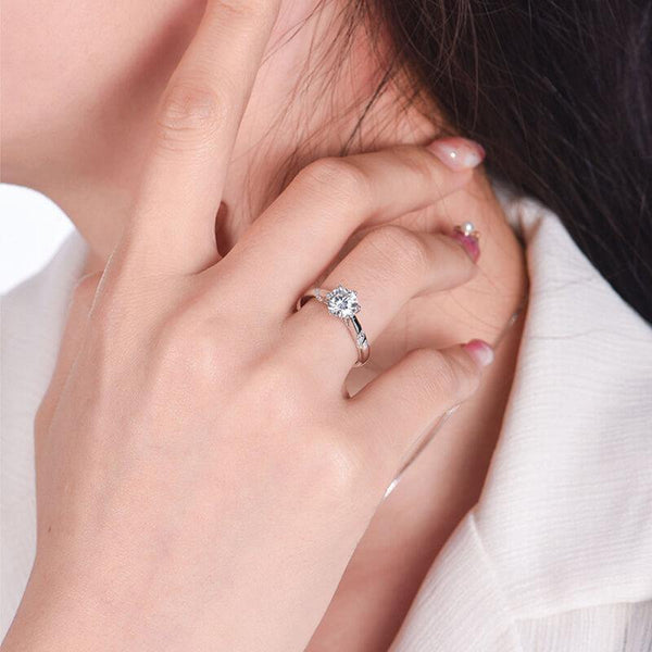 Brynoria 2 Carat Round Brilliant Solitaire Moissanite Ring in 925 Silver