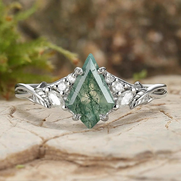Wyselwen 1.2 Carat Kite Solitaire Moss Agate Ring in 925 Silver