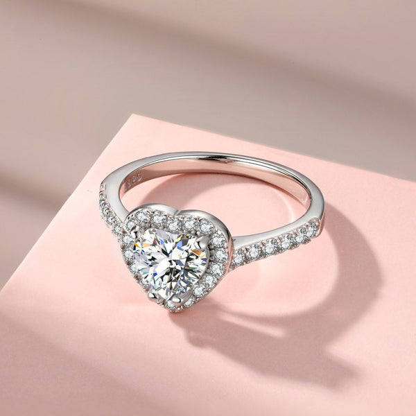 Ulinra 1 Carat Heart Halo Moissanite Ring