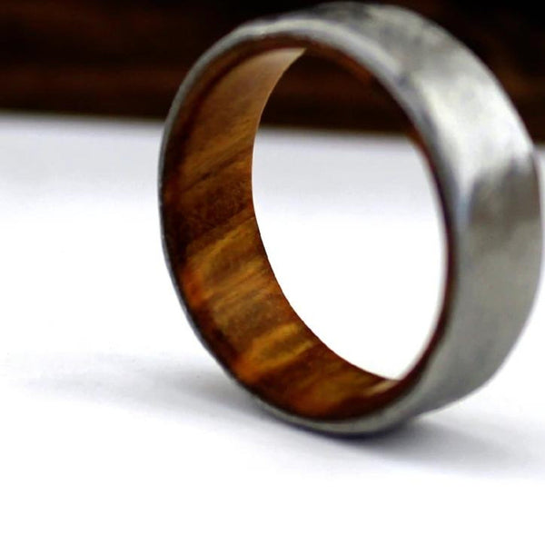 Aethria Moissanite Band