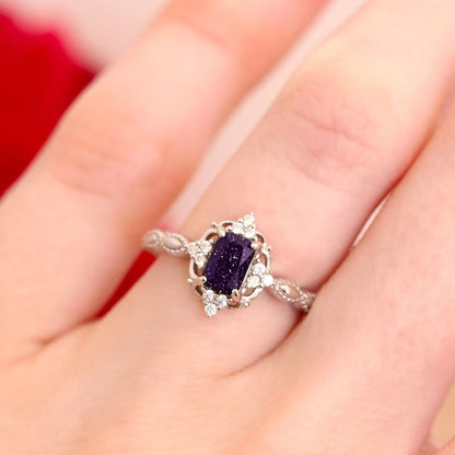 Nivora 1 Carat Emerald Solitaire Sandstone Ring