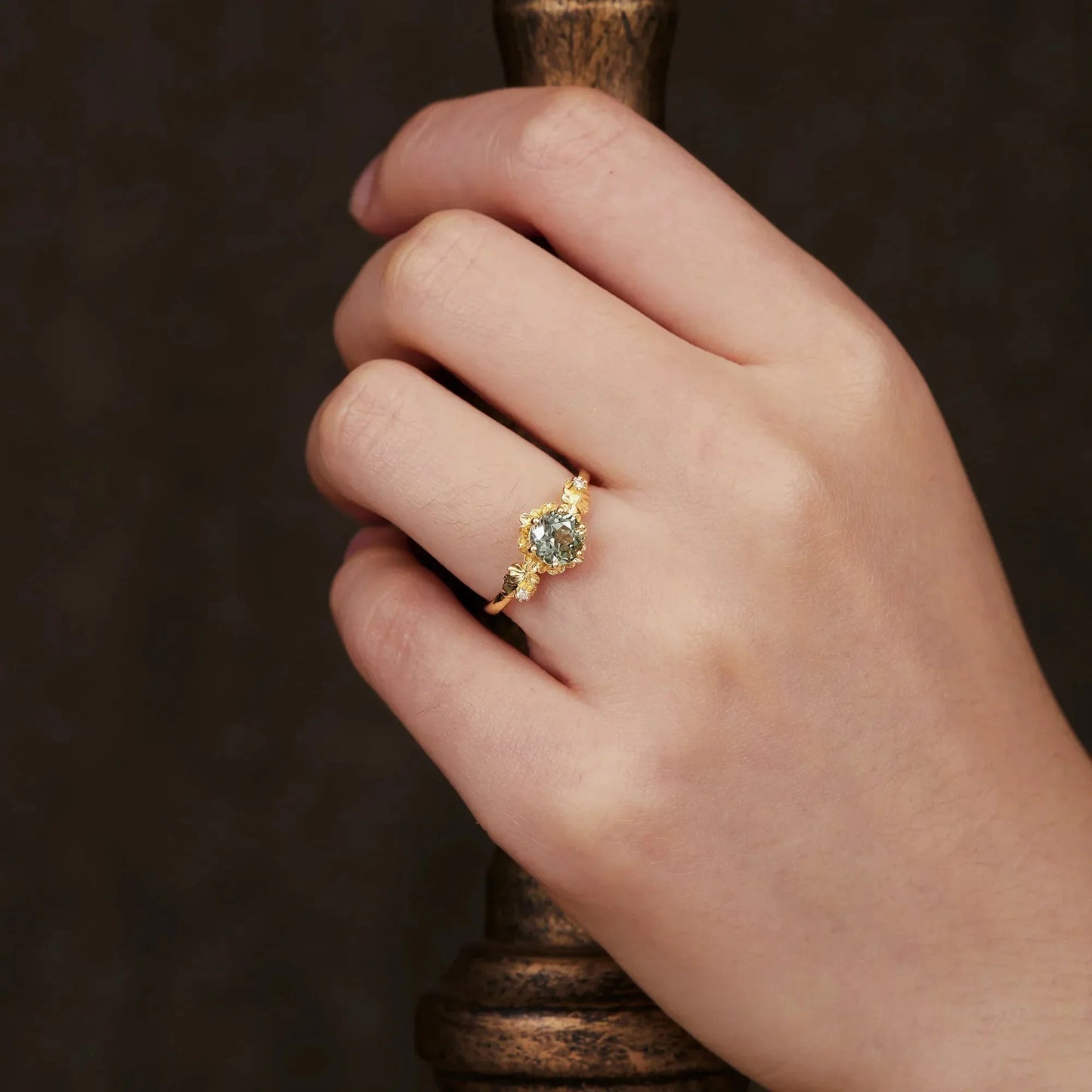 Ythriel 0.6 Carat Round Brilliant Solitaire Sapphire Ring in 18K Yellow Gold