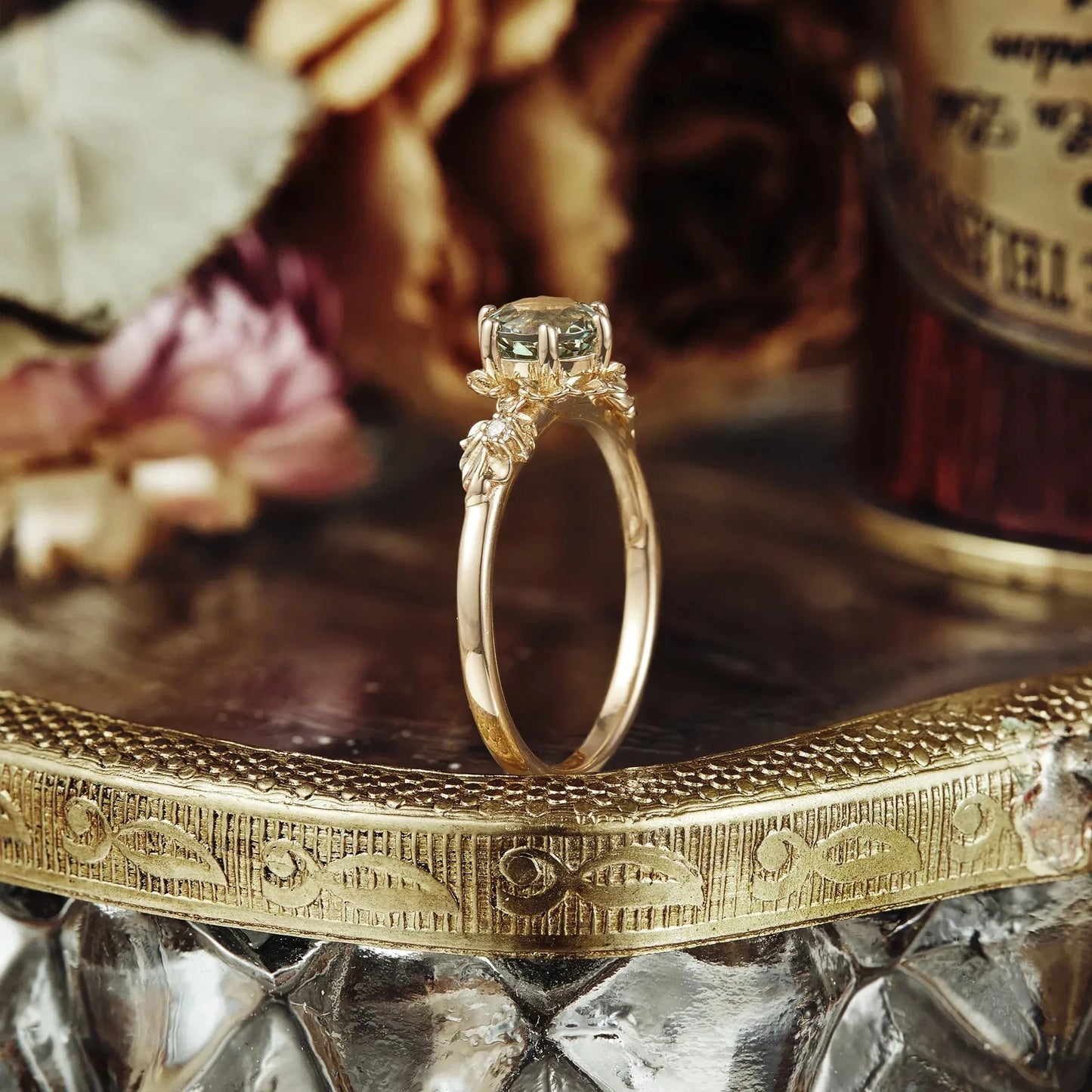 Ythriel 0.6 Carat Round Brilliant Solitaire Sapphire Ring in 18K Yellow Gold