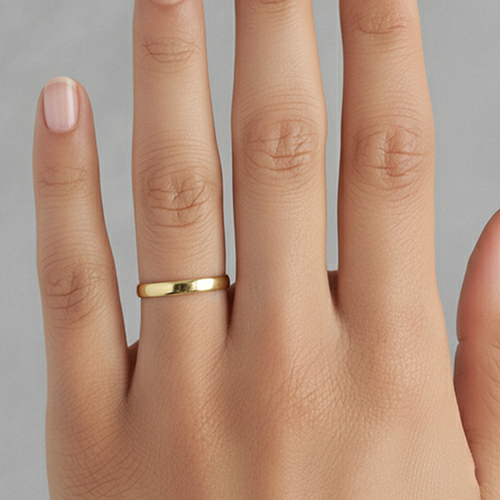 Hand model for carat size comparison