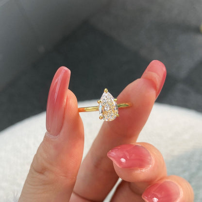 Daeloria 1.5 Carat Pear Solitaire Moissanite Ring