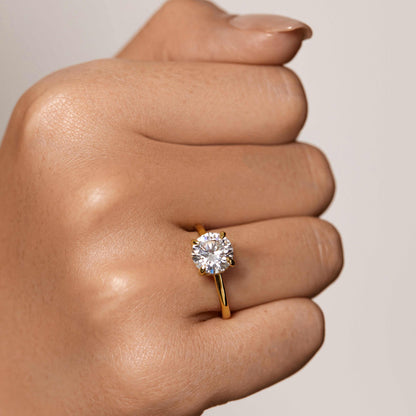 Zaelawen solitaire ring with 2-carat round moissanite stone and hidden halo sparkle on hand