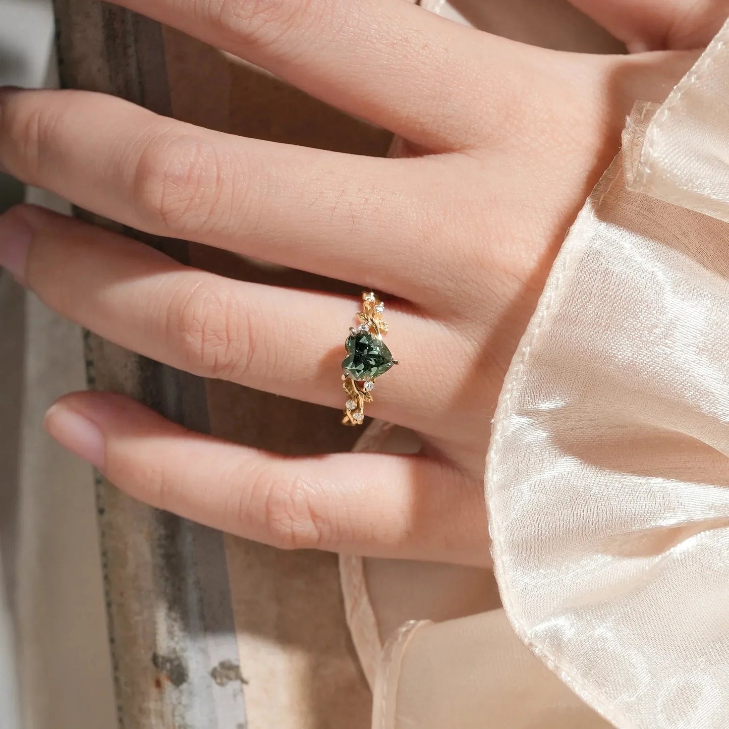 Orlynna 1 Carat Heart Solitaire Sapphire Ring in 18K Yellow Gold