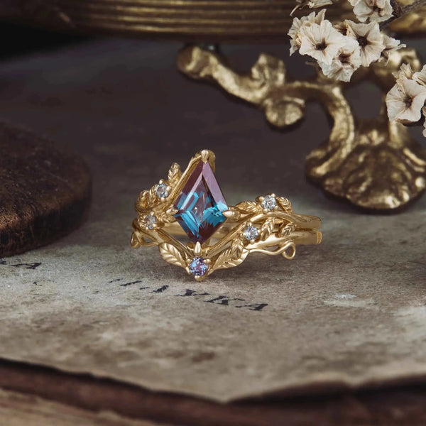 Zandriel 1.5 Carat Kite Stackable Alexandrite Ring Set in 18K Yellow Gold
