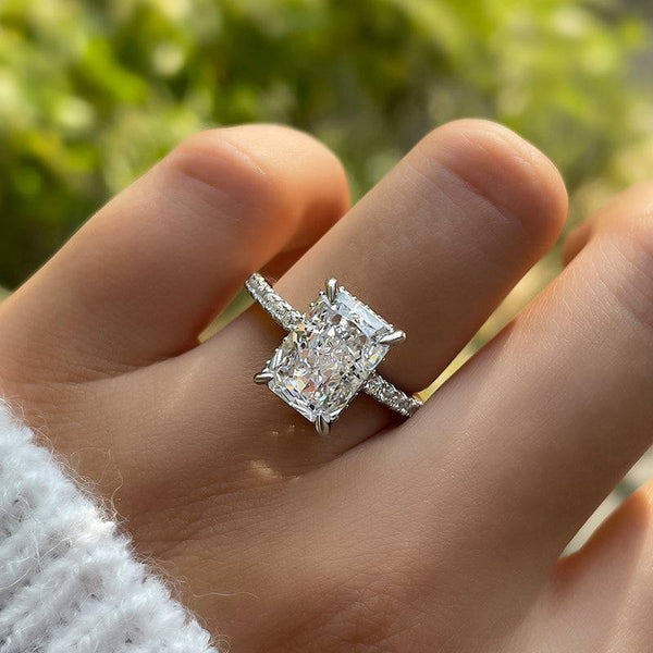 Helyndra 3.5 Carat Radiant Solitaire Moissanite Ring