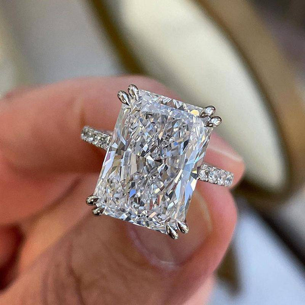 Qorinwen 4.5 Carat Radiant Solitaire Moissanite Ring in 925 Silver