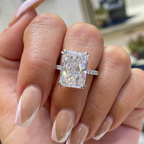Qorinwen 4.5 Carat Radiant Solitaire Moissanite Ring in 925 Silver