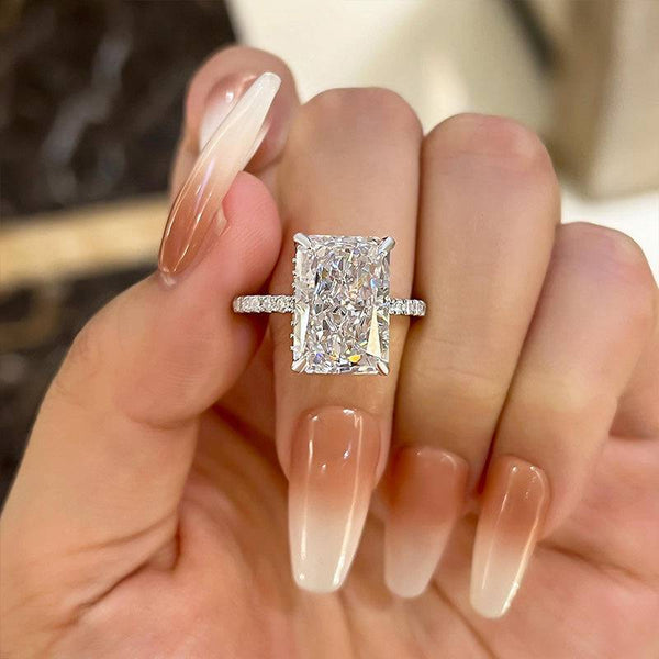 Kyselwen 7 Carat Radiant Solitaire Moissanite Ring in 925 Silver