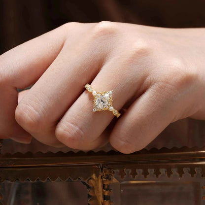Kelariel 1.3 Carat Pear Solitaire Moissanite Ring